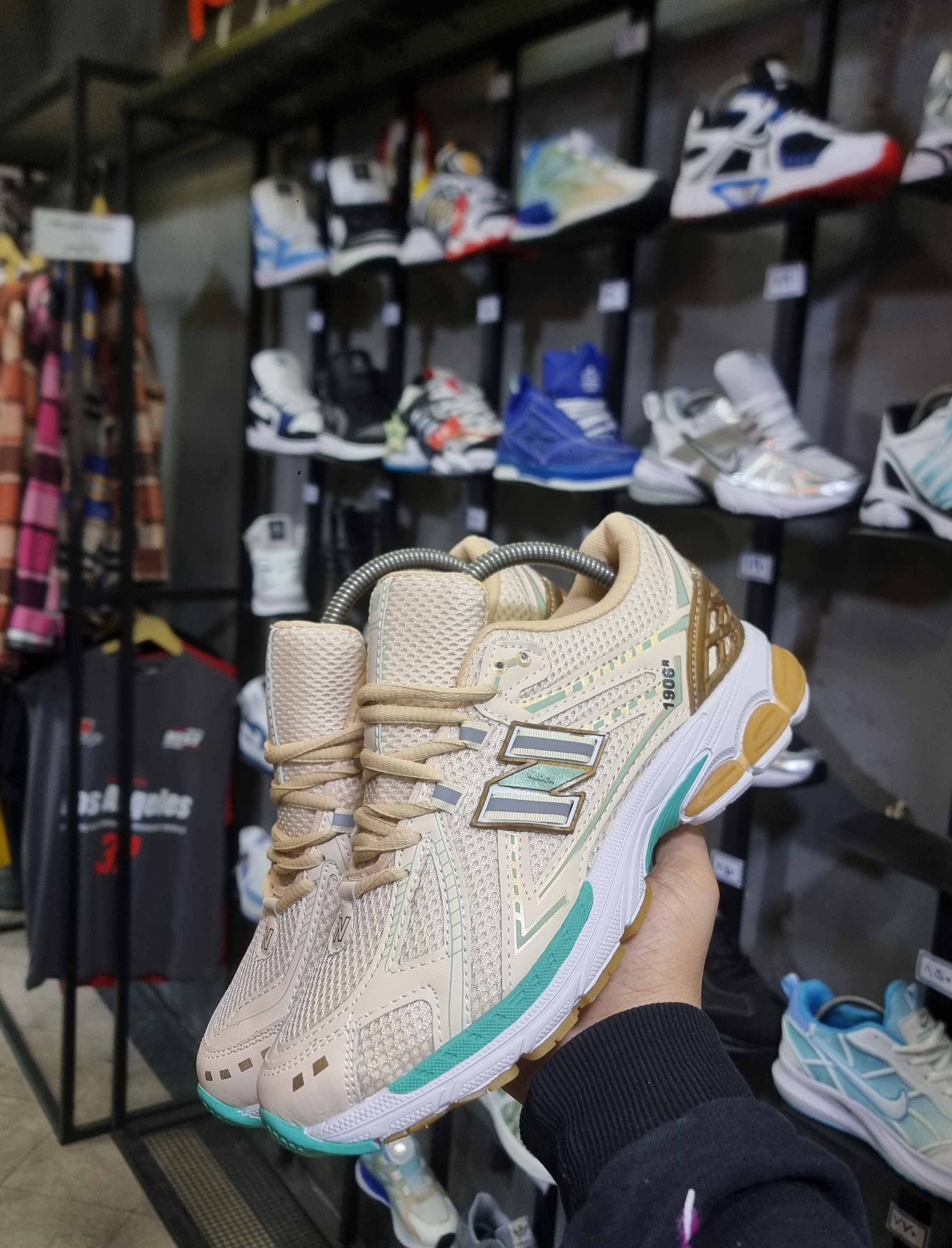 کتونی نیوبالانس1906